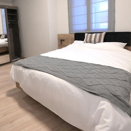 Umbrella Street Center Luxury 2 Bedroom Bucarest Exterior foto