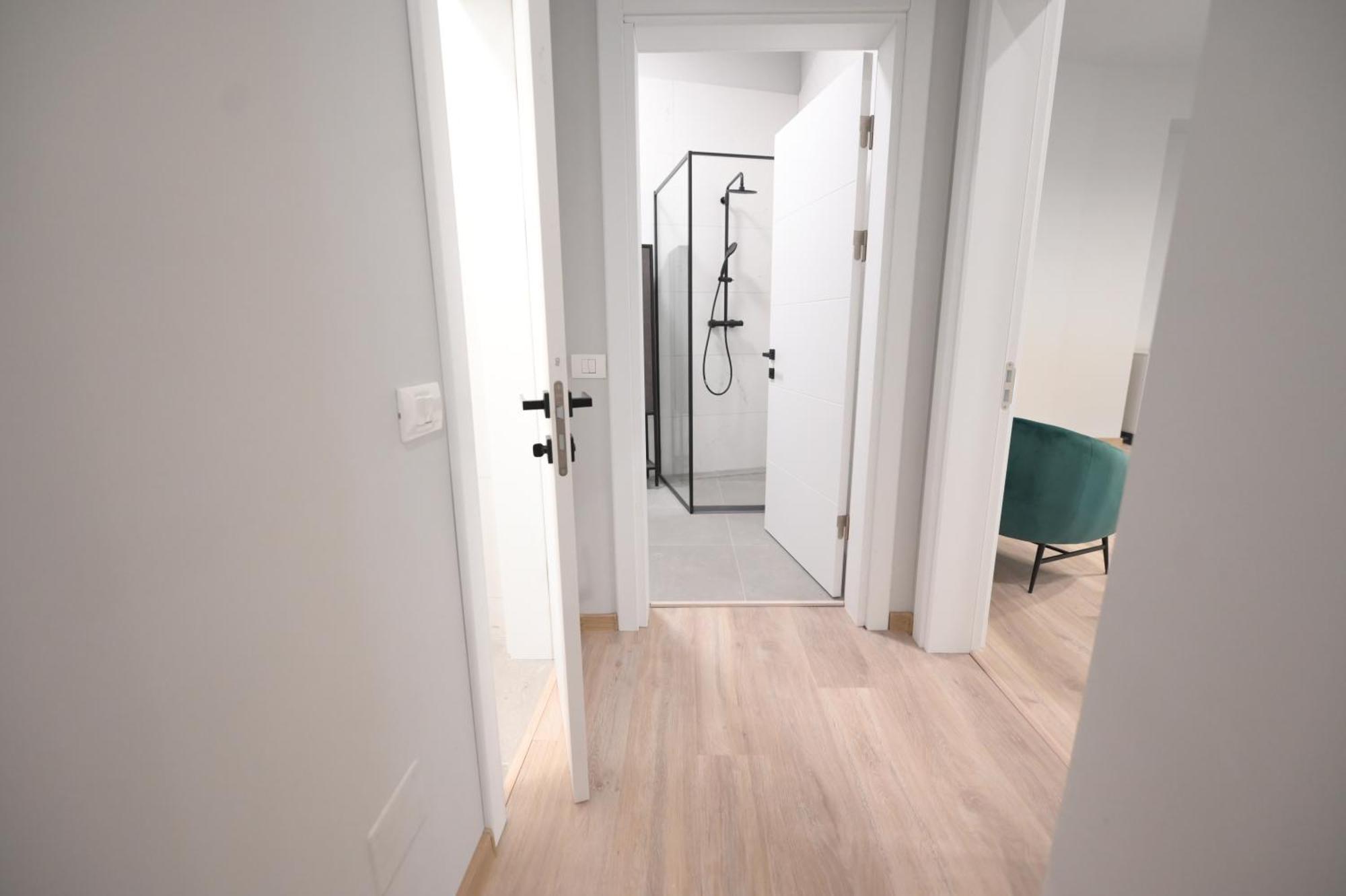 Umbrella Street Center Luxury 2 Bedroom Bucarest Exterior foto