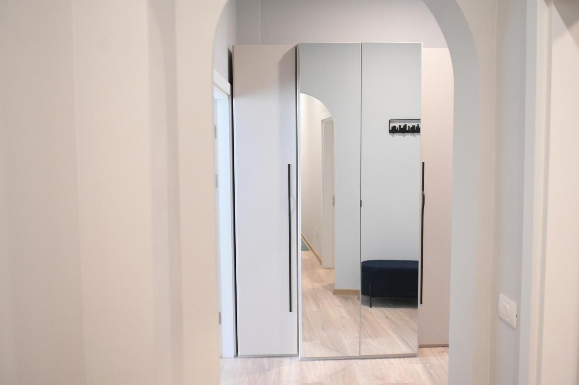 Umbrella Street Center Luxury 2 Bedroom Bucarest Exterior foto