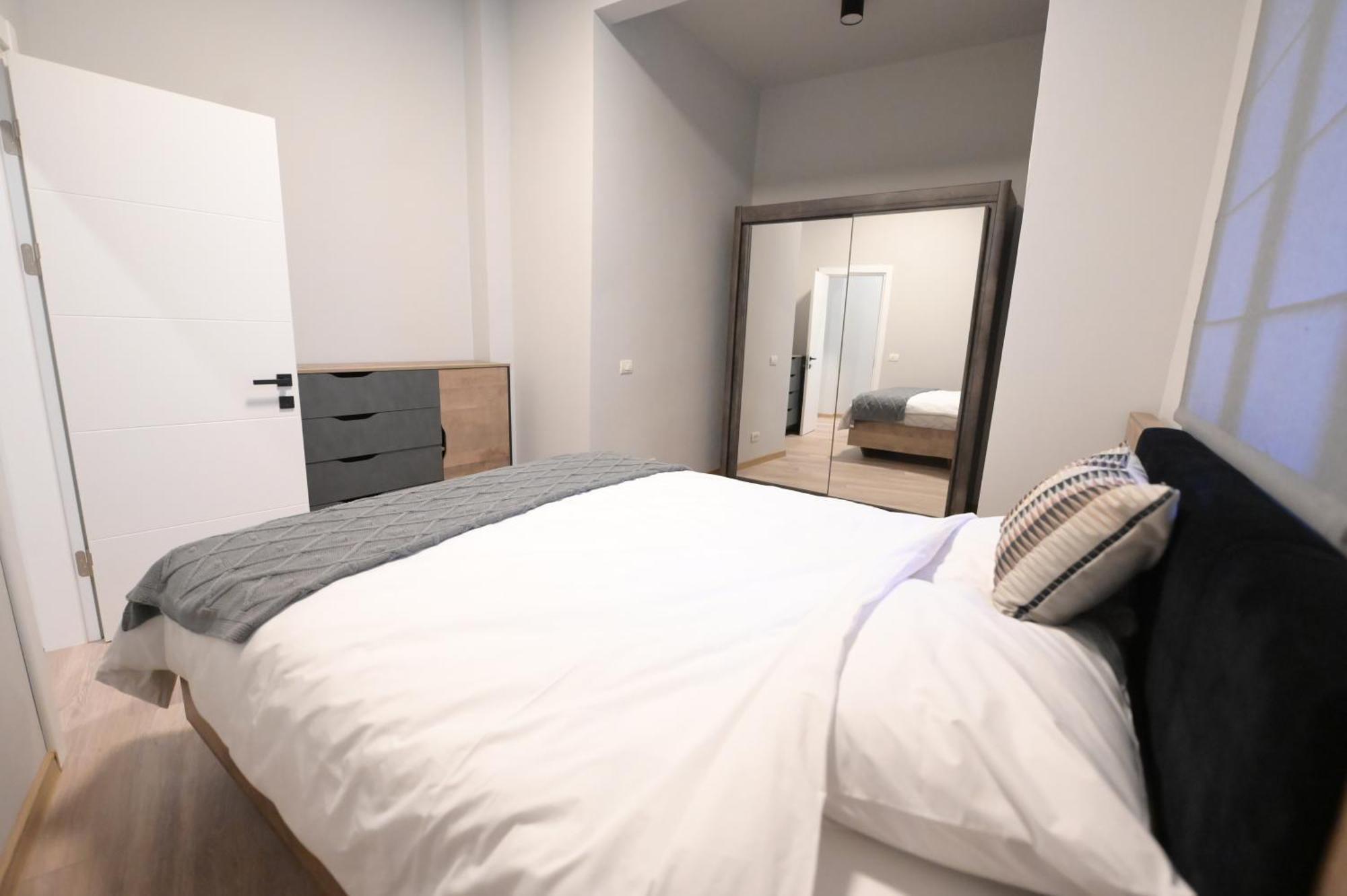 Umbrella Street Center Luxury 2 Bedroom Bucarest Exterior foto